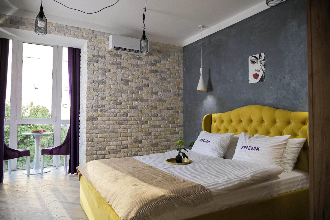 Freedom Apartments In City Center キエフ エクステリア 写真