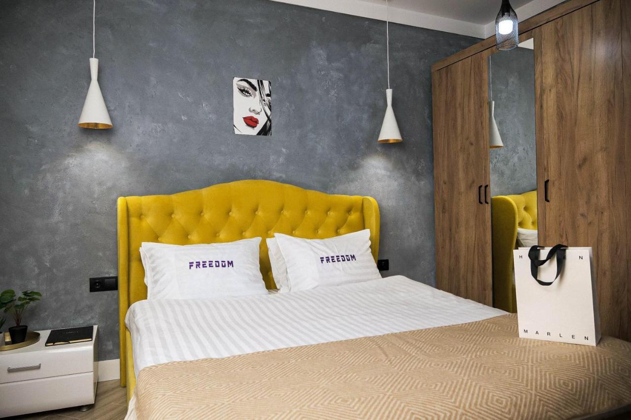 Freedom Apartments In City Center キエフ エクステリア 写真