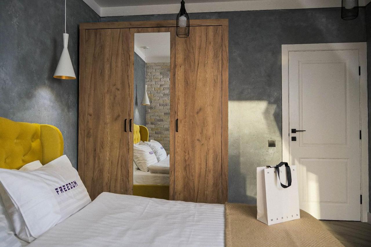 Freedom Apartments In City Center キエフ エクステリア 写真
