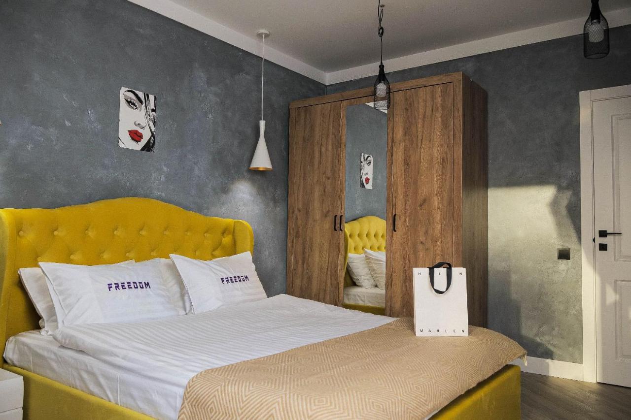 Freedom Apartments In City Center キエフ エクステリア 写真